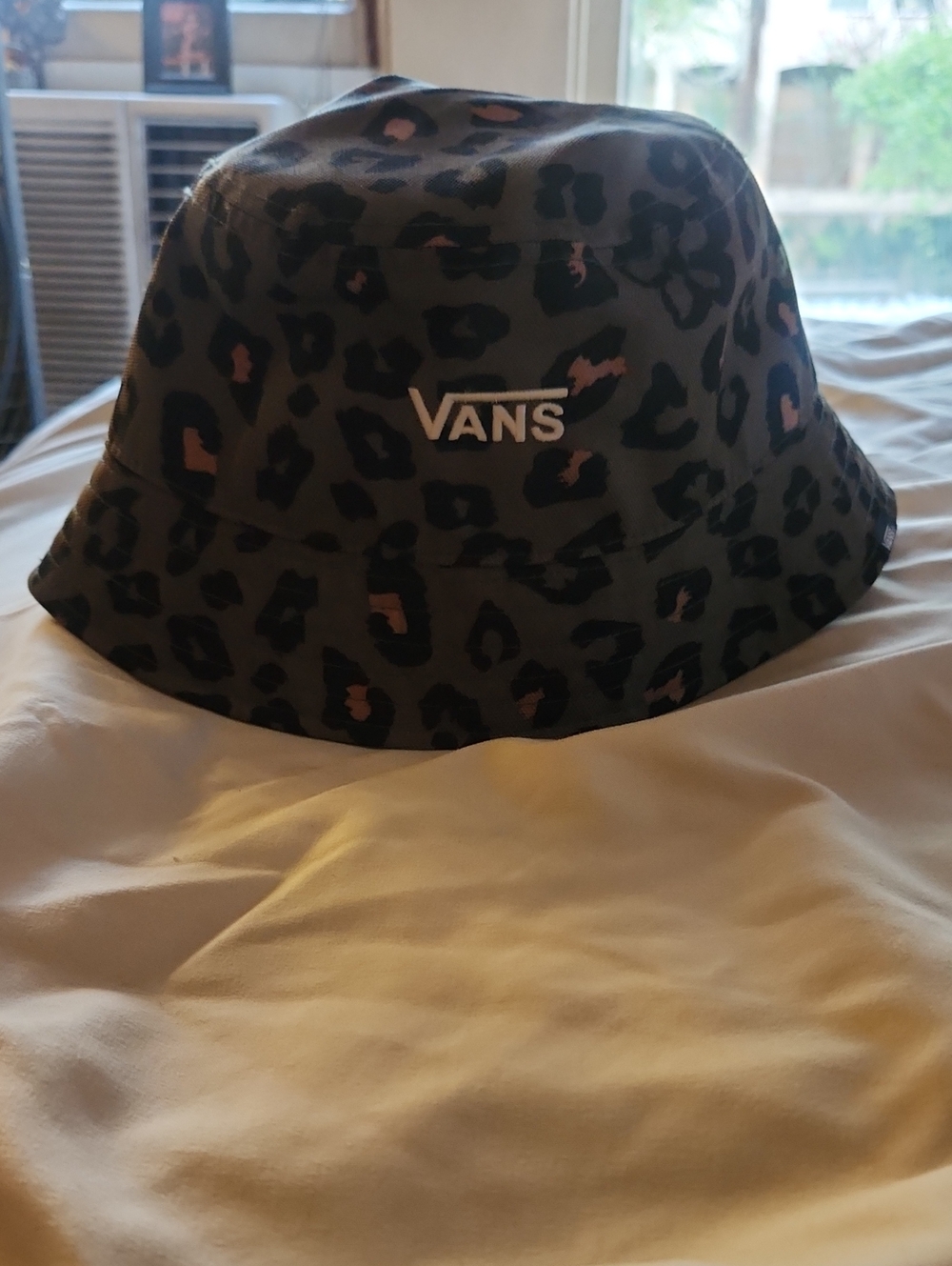 Vans Leopard-Pattern Bucket Hat - Black with Pink Accents